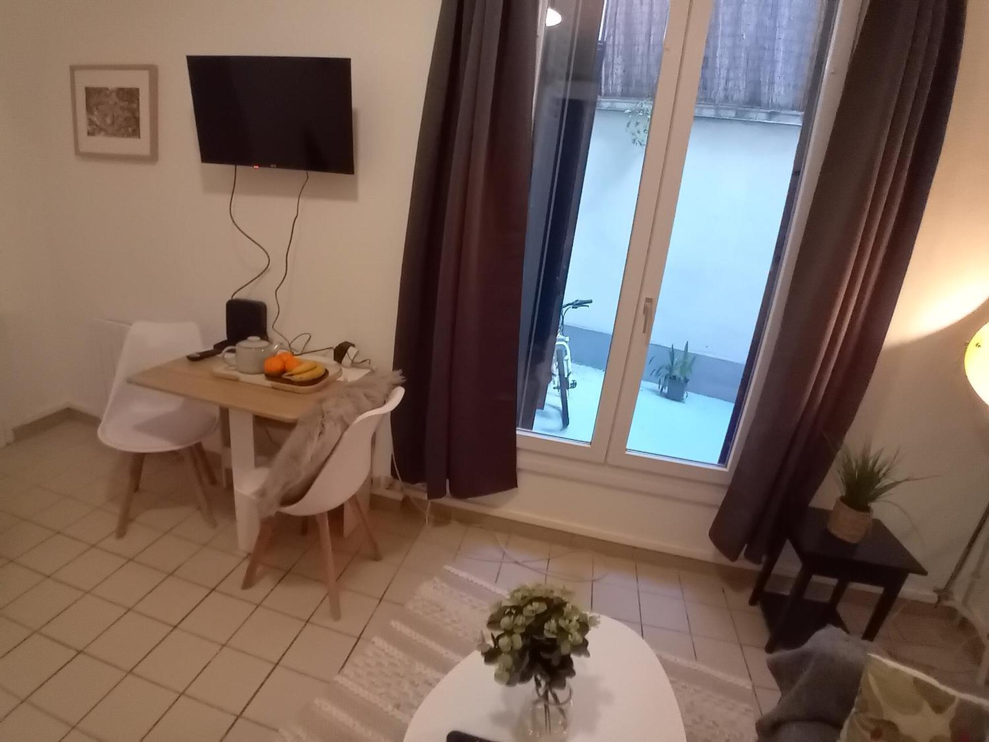1 Minute Gare Montparnasse ,near To Eiffel Tour And Louvre Meusm,gorgeous Place Apartment *
